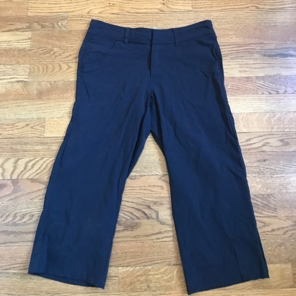 Lucy activewear crop pants‎ zipper back pockets S